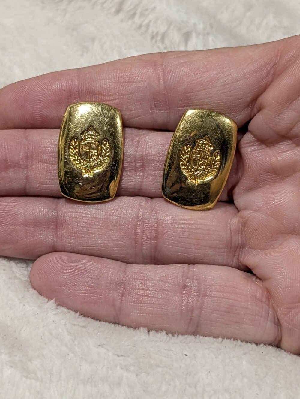 Vintage Liz Claiborne Crest Gold Toned Pierced Stud Earrings